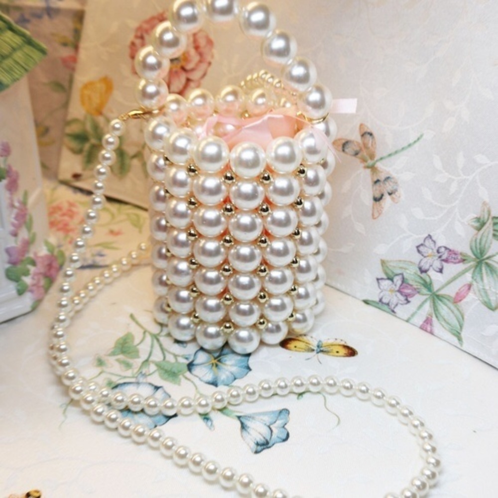 Host Pick! ๐ Gorgeous Pearl Bucket Mini Tote Haute Couture Handbag - Picture 4 of 16